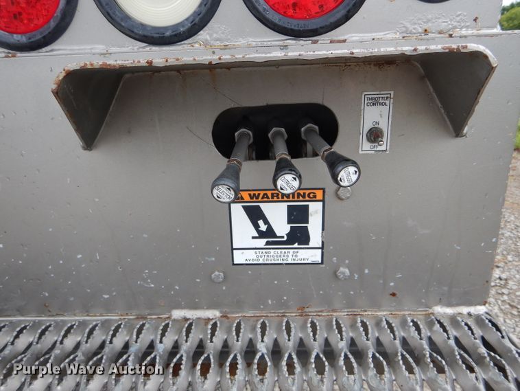 image for item DH6044 2005 International 4400 bucket truck