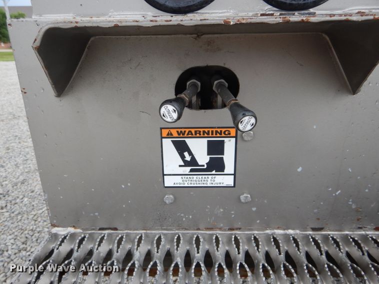 image for item DH6044 2005 International 4400 bucket truck