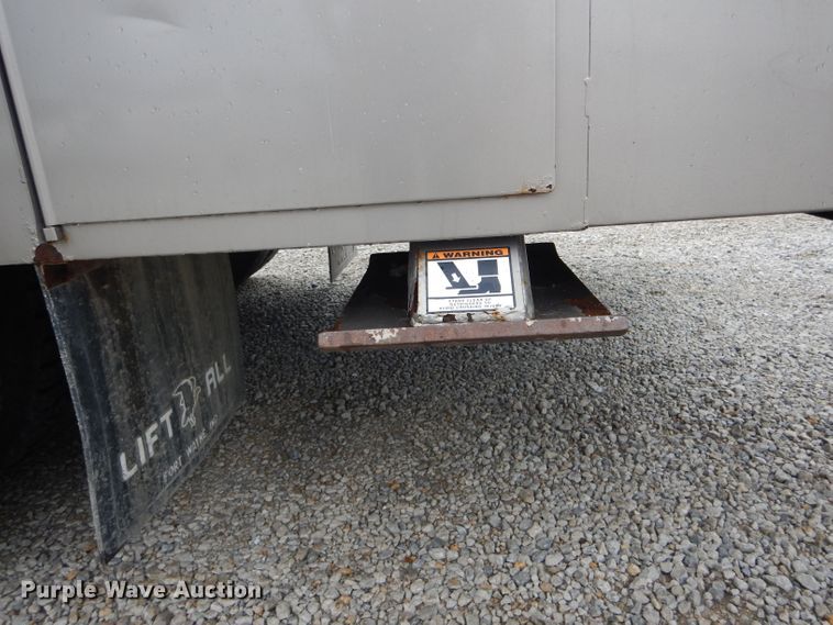 image for item DH6044 2005 International 4400 bucket truck