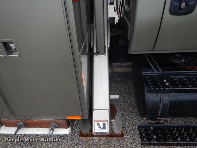 image for item DH6044 2005 International 4400 bucket truck