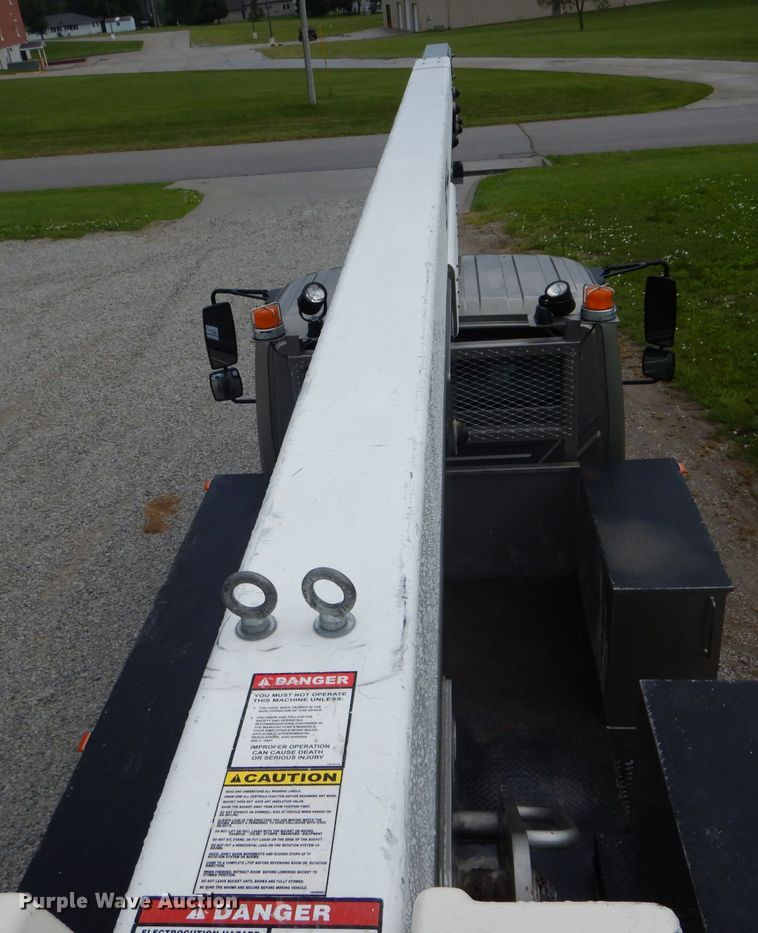 image for item DH6044 2005 International 4400 bucket truck