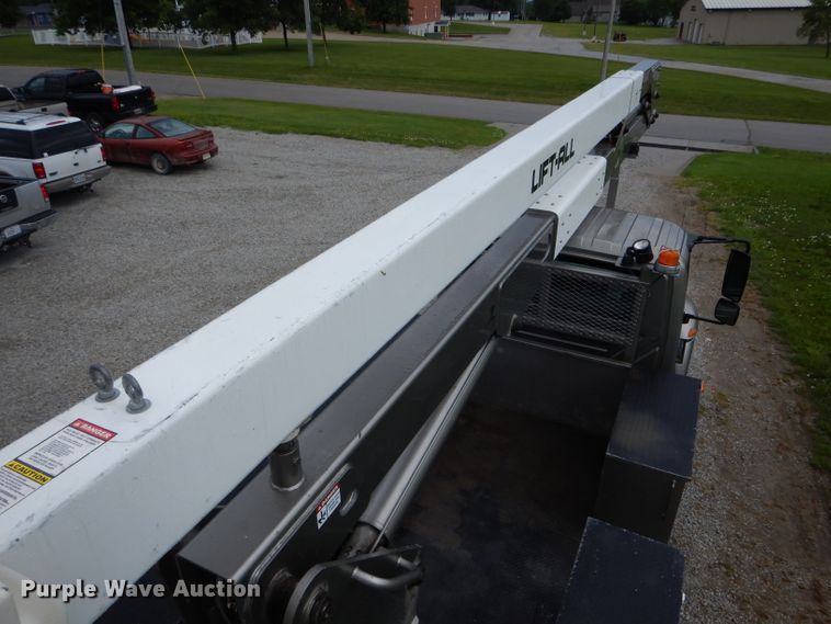 image for item DH6044 2005 International 4400 bucket truck