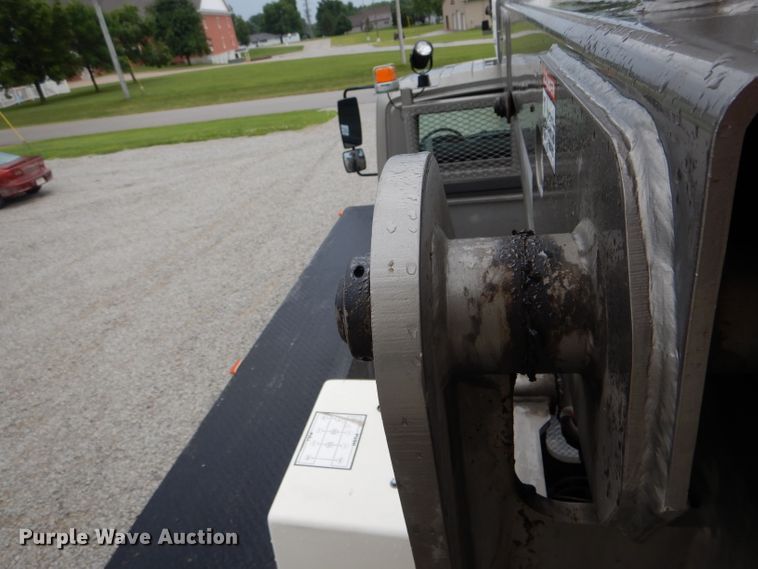 image for item DH6044 2005 International 4400 bucket truck