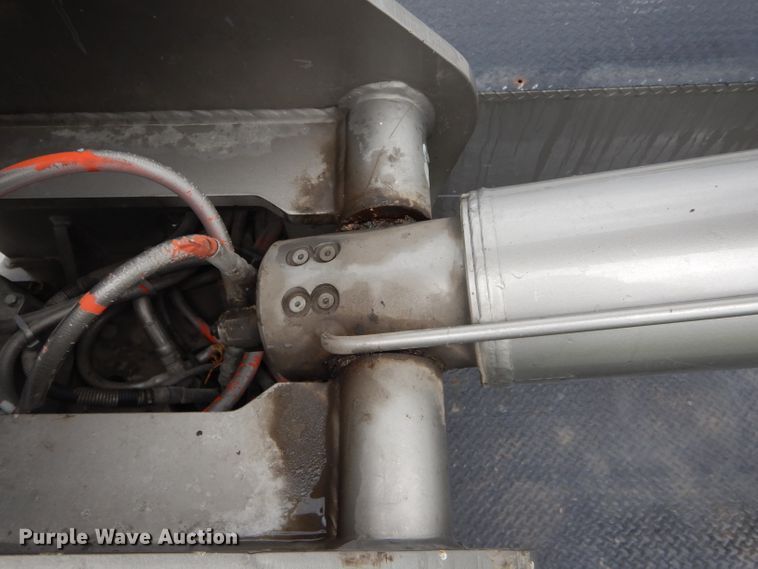 image for item DH6044 2005 International 4400 bucket truck