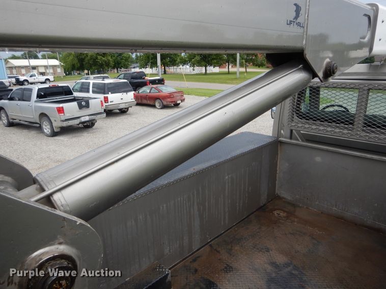 image for item DH6044 2005 International 4400 bucket truck