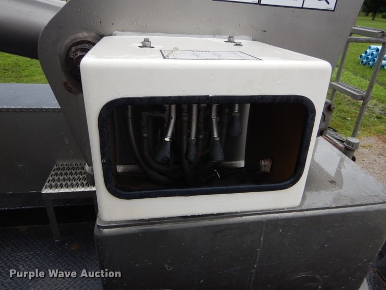 image for item DH6044 2005 International 4400 bucket truck