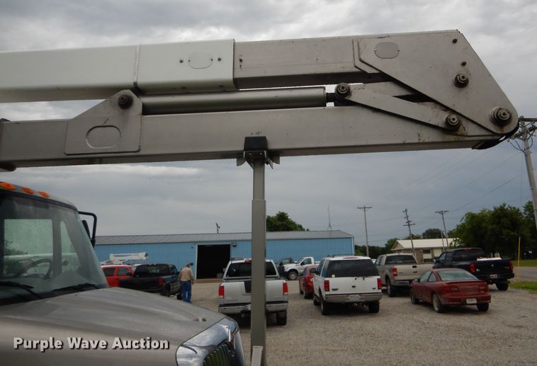 image for item DH6044 2005 International 4400 bucket truck