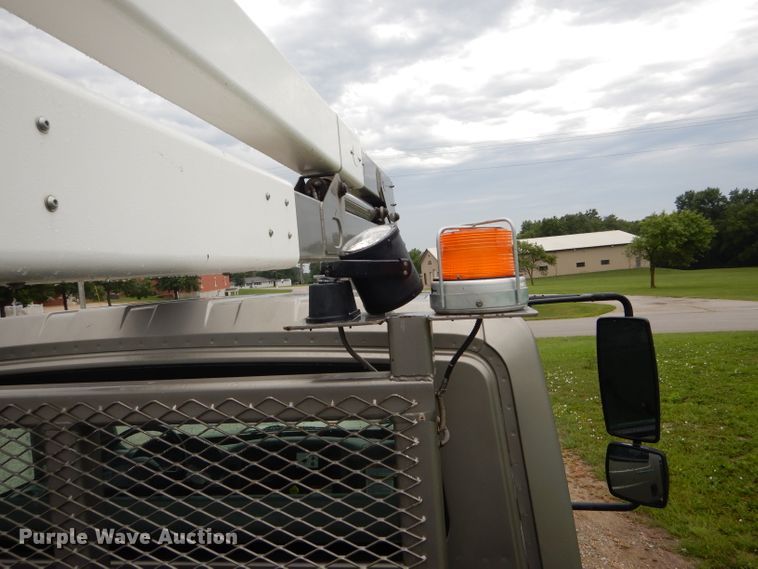 image for item DH6044 2005 International 4400 bucket truck