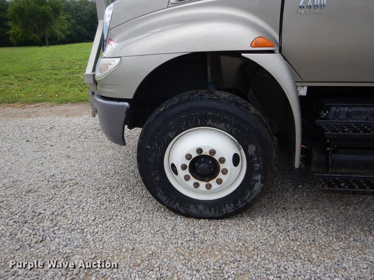 image for item DH6044 2005 International 4400 bucket truck