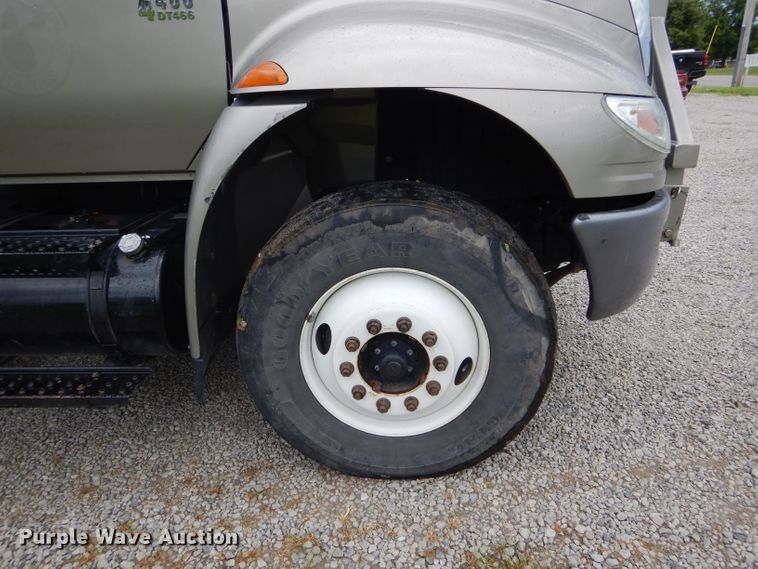 image for item DH6044 2005 International 4400 bucket truck