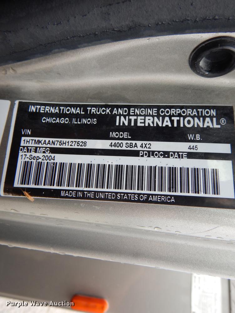 image for item DH6044 2005 International 4400 bucket truck