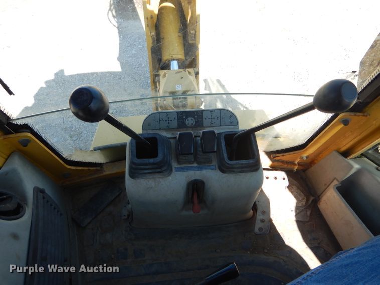 image for item DH6049 2003 Komatsu WB140-2N backhoe