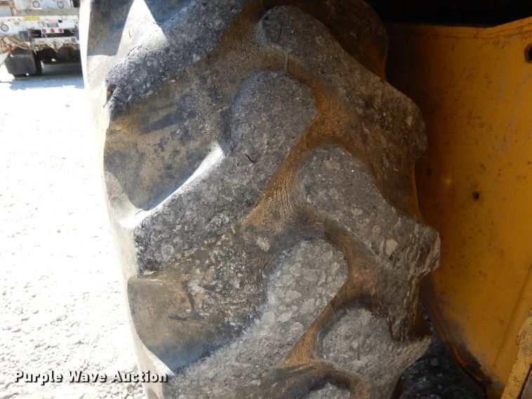 image for item DH6049 2003 Komatsu WB140-2N backhoe