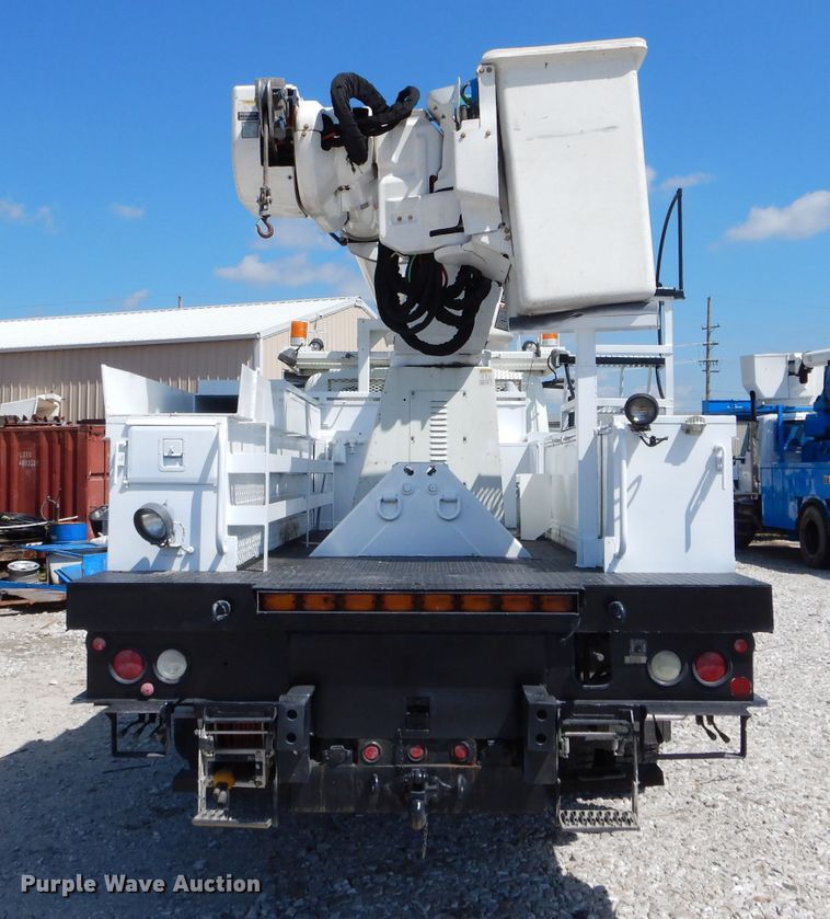 image for item DH6050 2004 International 4400 bucket truck