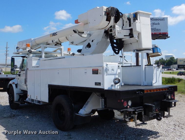 image for item DH6050 2004 International 4400 bucket truck