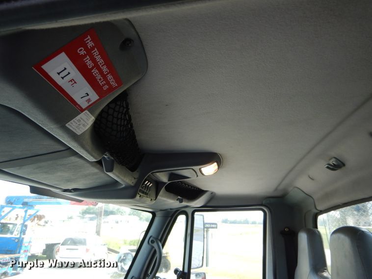 image for item DH6050 2004 International 4400 bucket truck