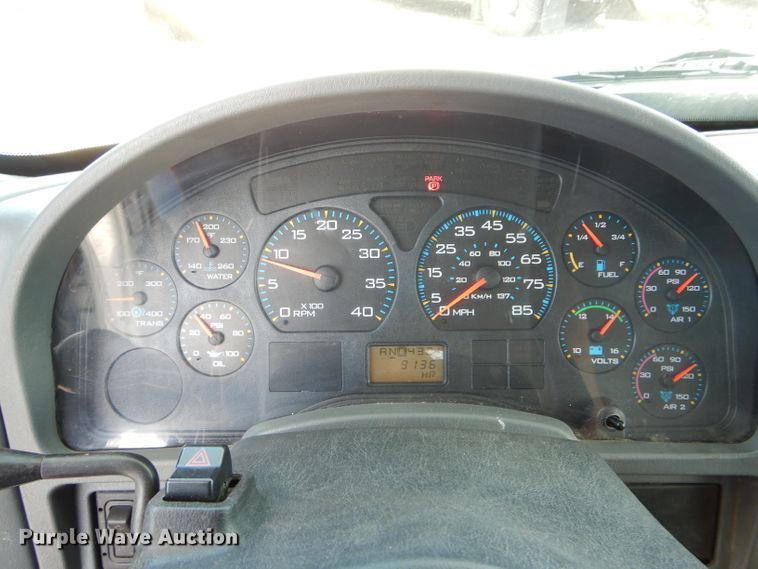 image for item DH6050 2004 International 4400 bucket truck