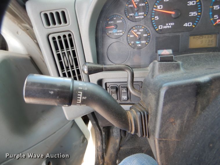 image for item DH6050 2004 International 4400 bucket truck