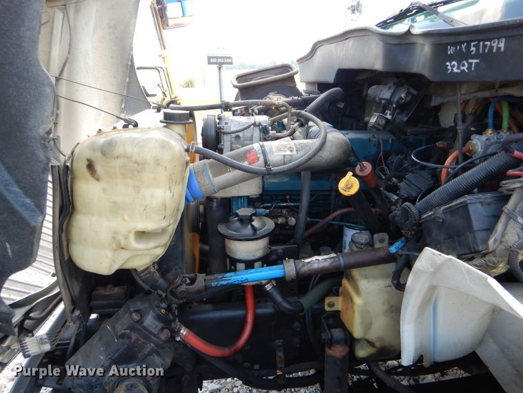 image for item DH6050 2004 International 4400 bucket truck