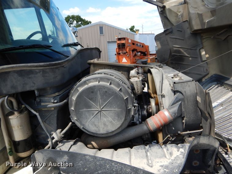 image for item DH6050 2004 International 4400 bucket truck