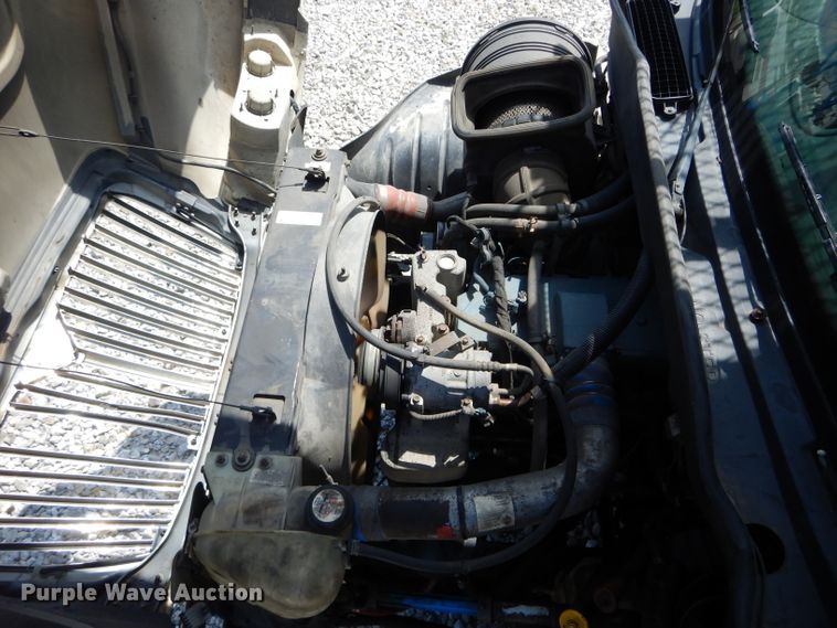 image for item DH6050 2004 International 4400 bucket truck