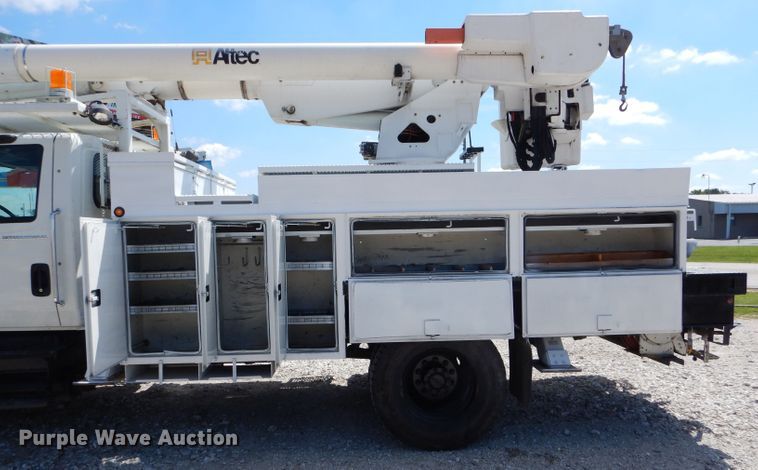 image for item DH6050 2004 International 4400 bucket truck