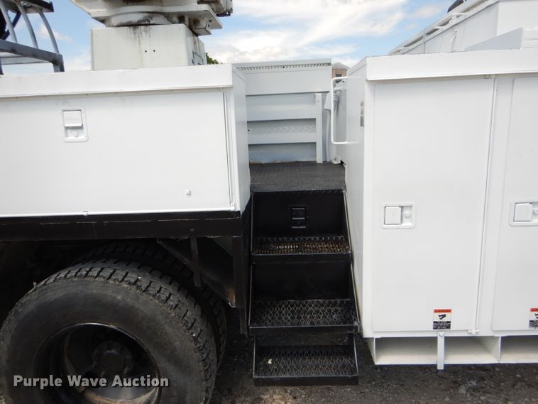 image for item DH6050 2004 International 4400 bucket truck