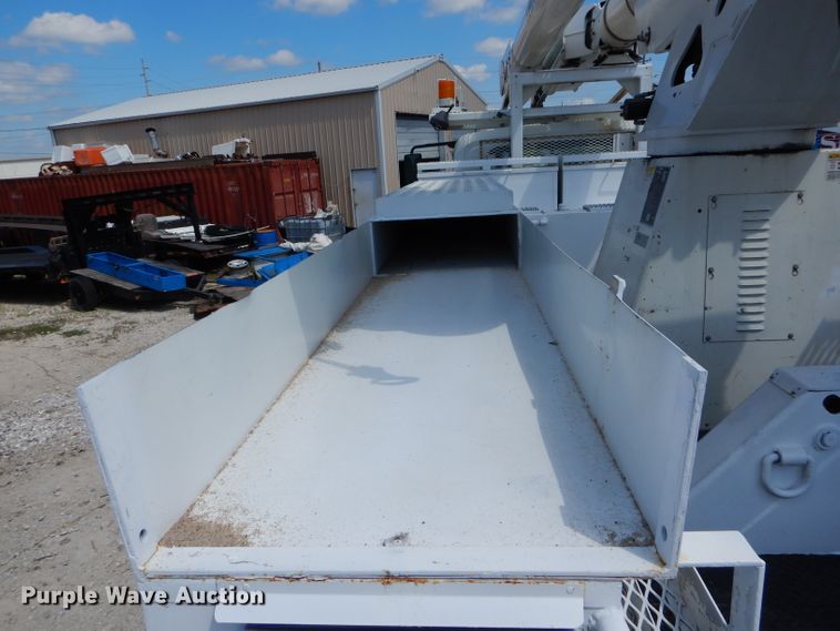 image for item DH6050 2004 International 4400 bucket truck