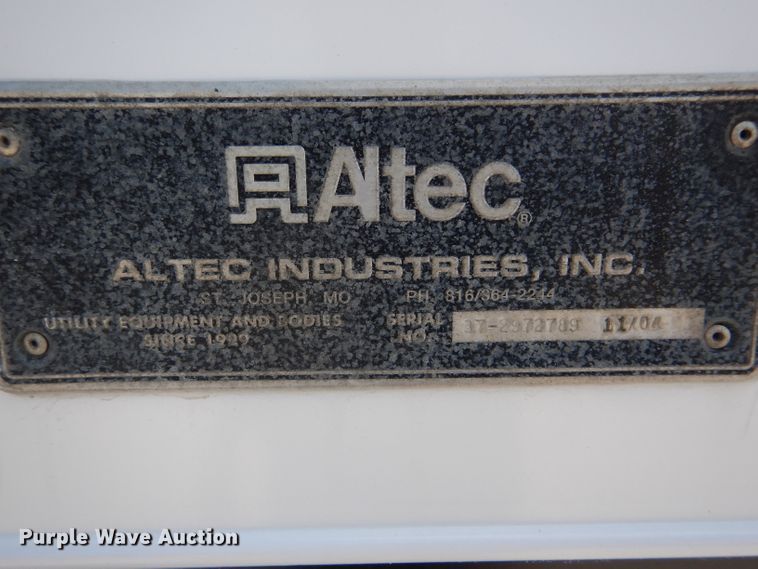 image for item DH6050 2004 International 4400 bucket truck