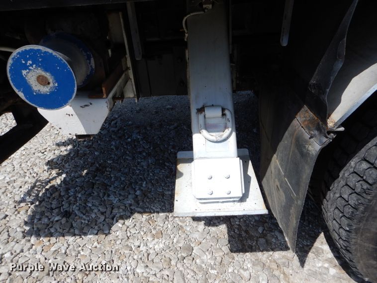 image for item DH6050 2004 International 4400 bucket truck