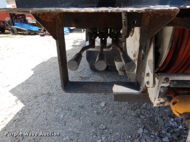 image for item DH6050 2004 International 4400 bucket truck