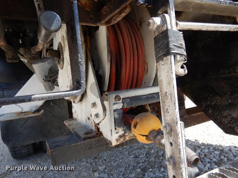 image for item DH6050 2004 International 4400 bucket truck