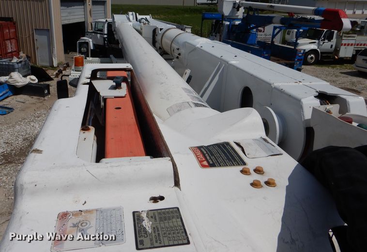 image for item DH6050 2004 International 4400 bucket truck