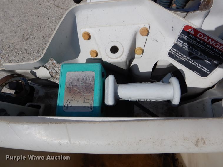 image for item DH6050 2004 International 4400 bucket truck