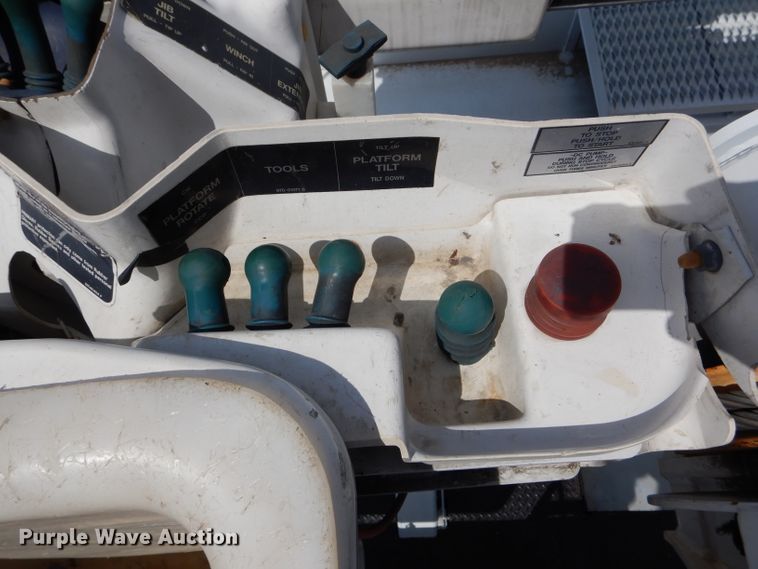 image for item DH6050 2004 International 4400 bucket truck