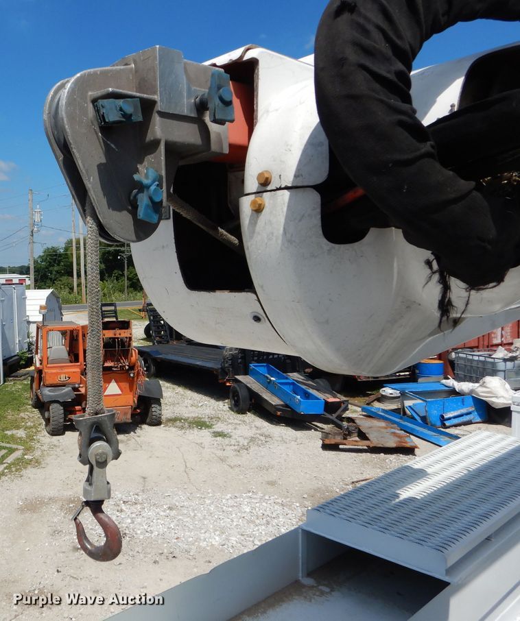 image for item DH6050 2004 International 4400 bucket truck