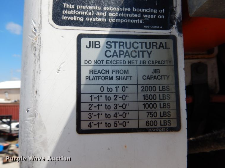 image for item DH6050 2004 International 4400 bucket truck