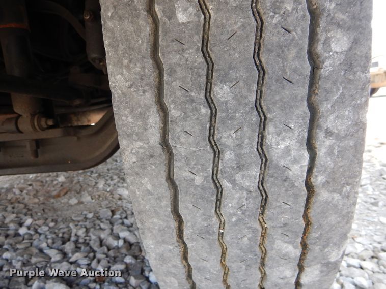 image for item DH6050 2004 International 4400 bucket truck