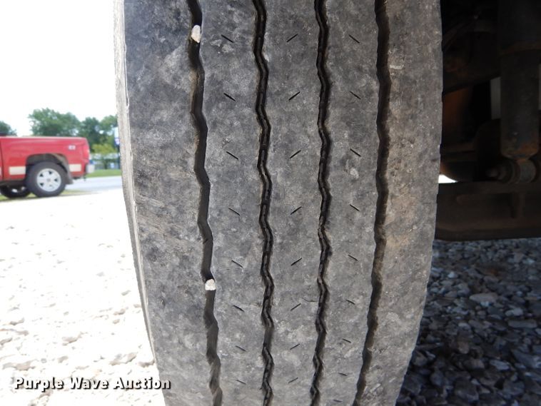 image for item DH6050 2004 International 4400 bucket truck