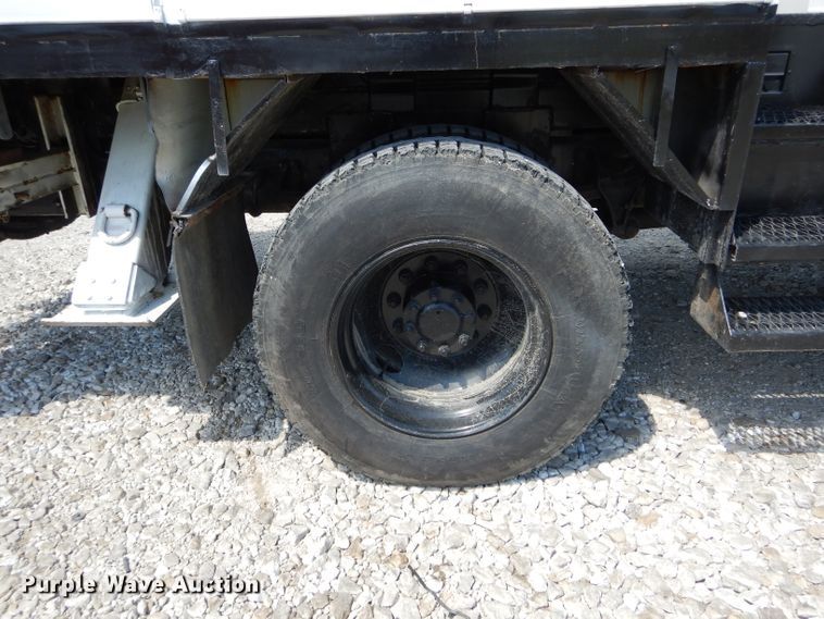 image for item DH6050 2004 International 4400 bucket truck