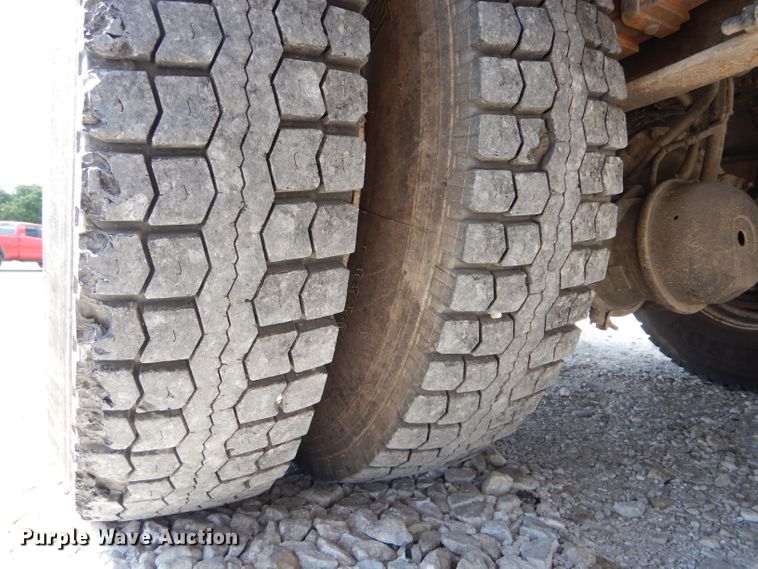 image for item DH6050 2004 International 4400 bucket truck