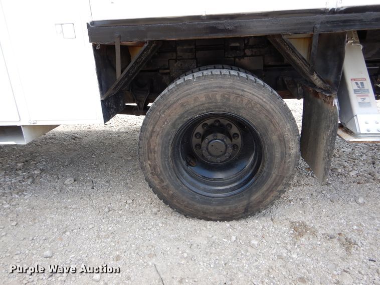 image for item DH6050 2004 International 4400 bucket truck