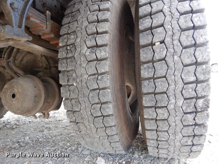 image for item DH6050 2004 International 4400 bucket truck