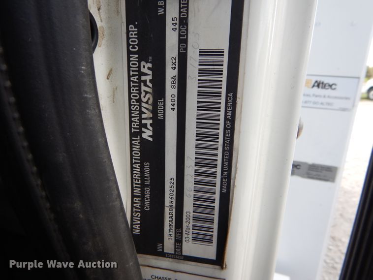 image for item DH6050 2004 International 4400 bucket truck