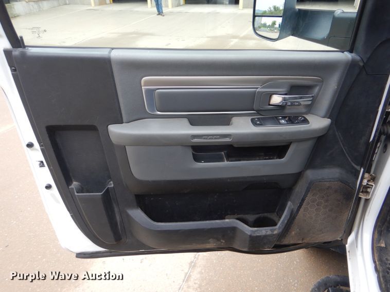 image for item DI2279 2014 Dodge Ram 5500 bucket truck