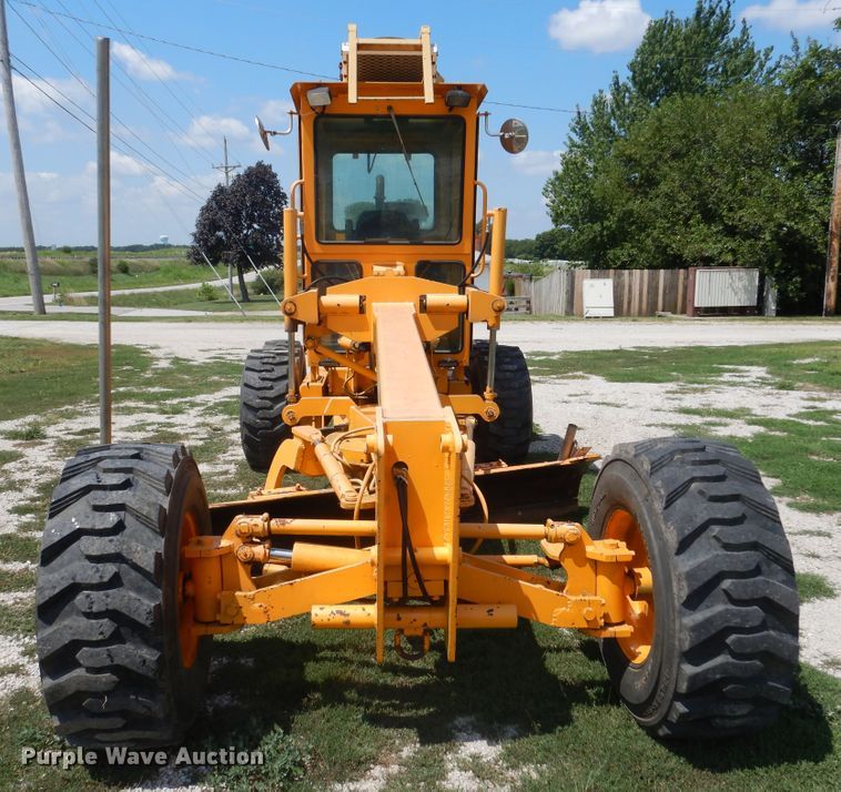 image for item DY9846 2000 LeeBoy 685B motor grader