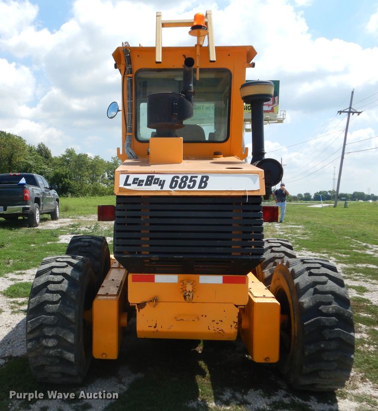 image for item DY9846 2000 LeeBoy 685B motor grader