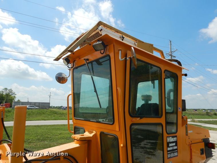 image for item DY9846 2000 LeeBoy 685B motor grader