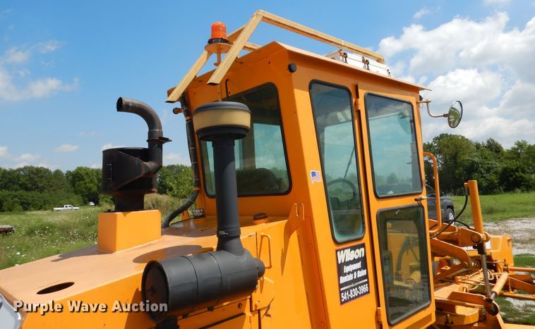 image for item DY9846 2000 LeeBoy 685B motor grader