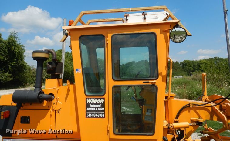 image for item DY9846 2000 LeeBoy 685B motor grader